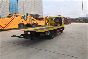 下关非事故拖车